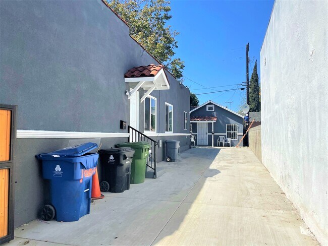 Left Unit - 10505 S San Pedro St