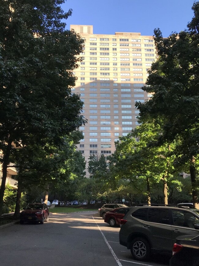 Building Photo - 170 W End Ave