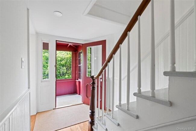 Building Photo - 152 Main St