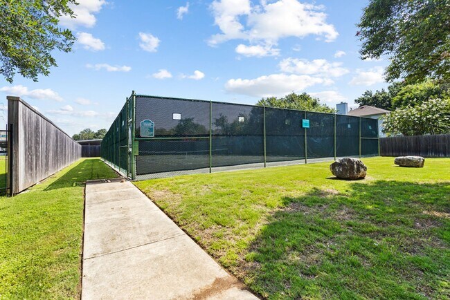 Building Photo - 2538 Somerall