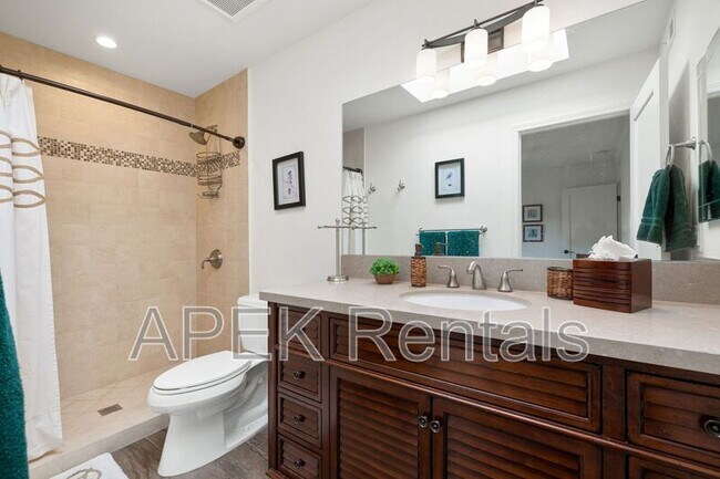 Building Photo - 74939 Vía Lago