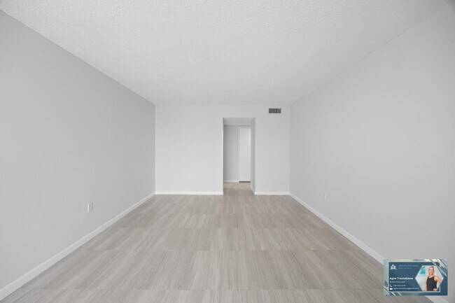 Building Photo - 2801 NE 183rd St