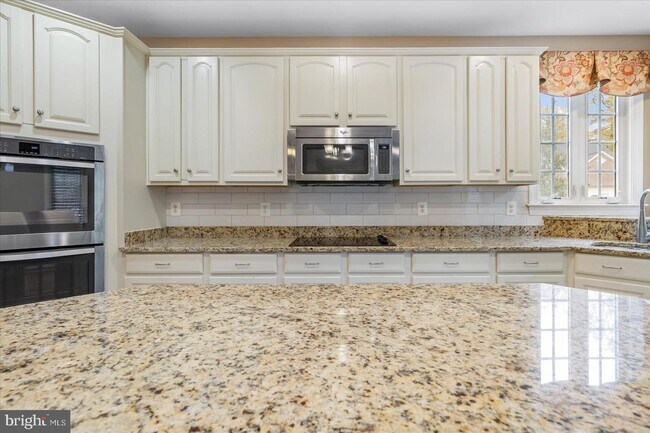 Building Photo - 1710 Stone Ivy Pl