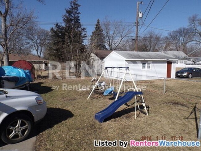 Building Photo - Available July 1st - 2 bed 2 bath, Single Family Home in Richfield!