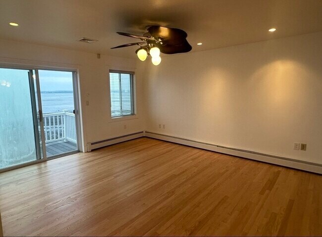 Building Photo - 39 Castle Rd