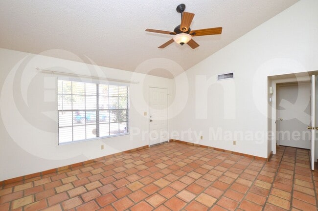 Building Photo - 1559 E Drake Dr