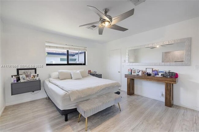 Building Photo - 20375 NE 22nd Pl