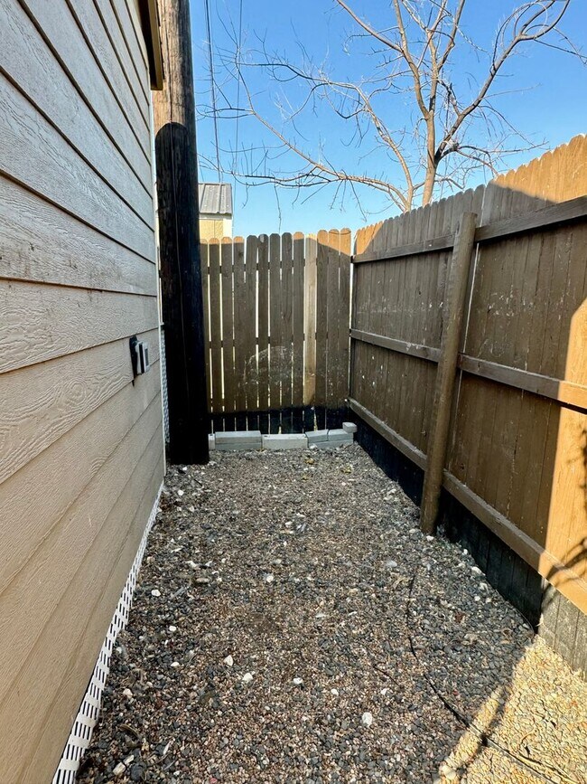 Building Photo - AVAILABLE SOON!