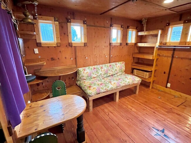 Building Photo - GANTJ01