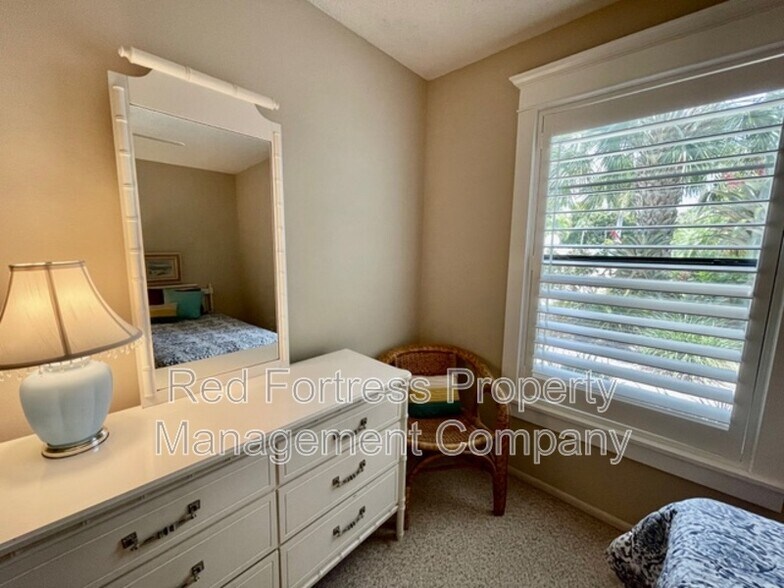 Building Photo - 7113 Quail Run Ct W