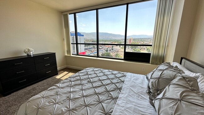 Building Photo - 450 N Arlington Ave