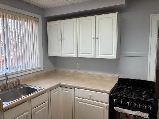 Building Photo - 10904 S Avenue D