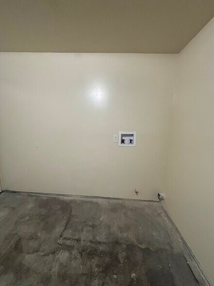 Building Photo - 846 W 78th St