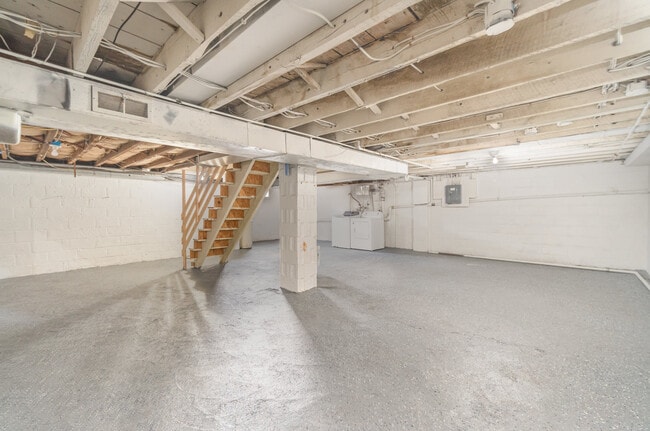 Building Photo - 3936 Walnut St