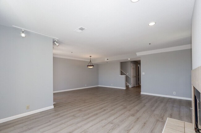 Building Photo - 432 Portofino Dr