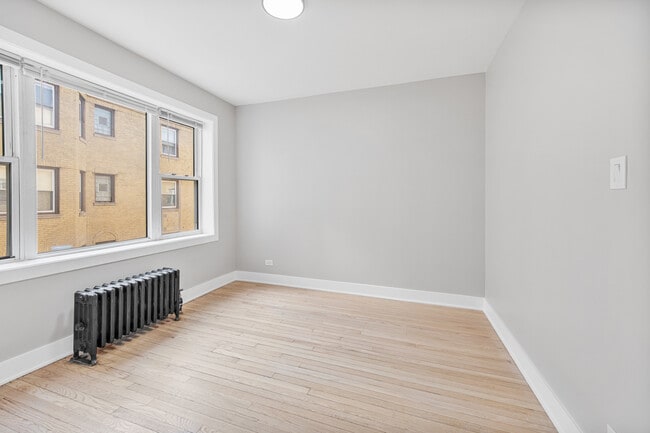 Building Photo - 7375 N Damen Ave