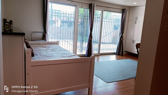 Building Photo - 5557 S Harper Ave