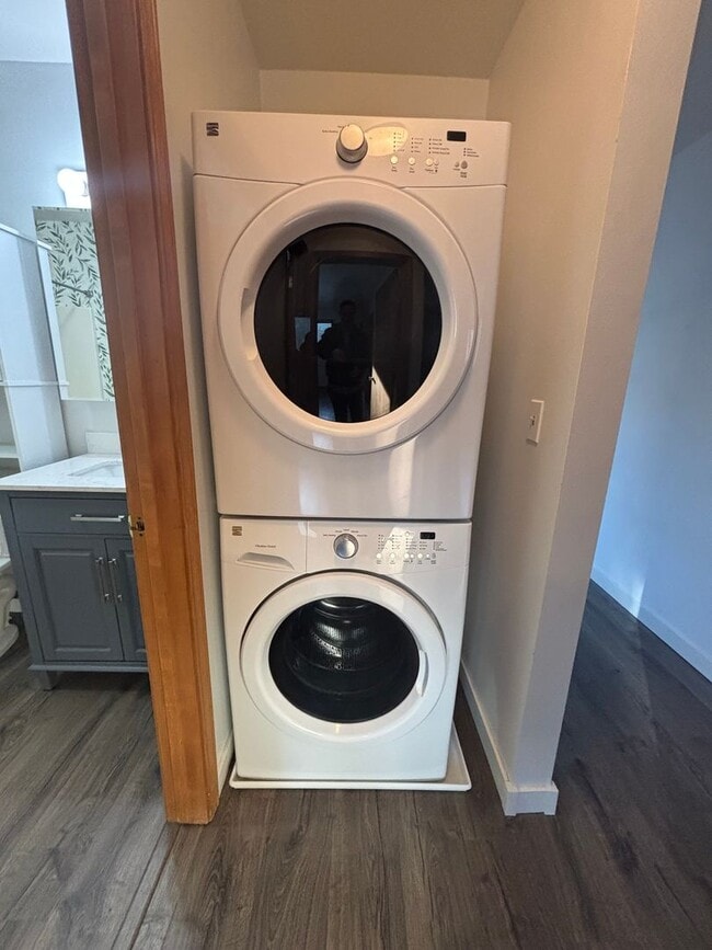 Building Photo - 2233 Alpine Dr