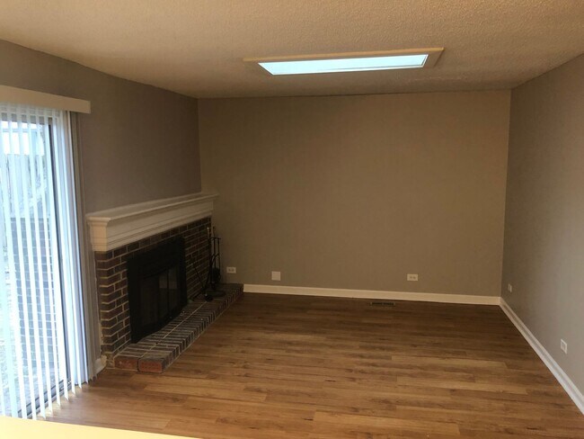 Building Photo - 448 Independence Ln