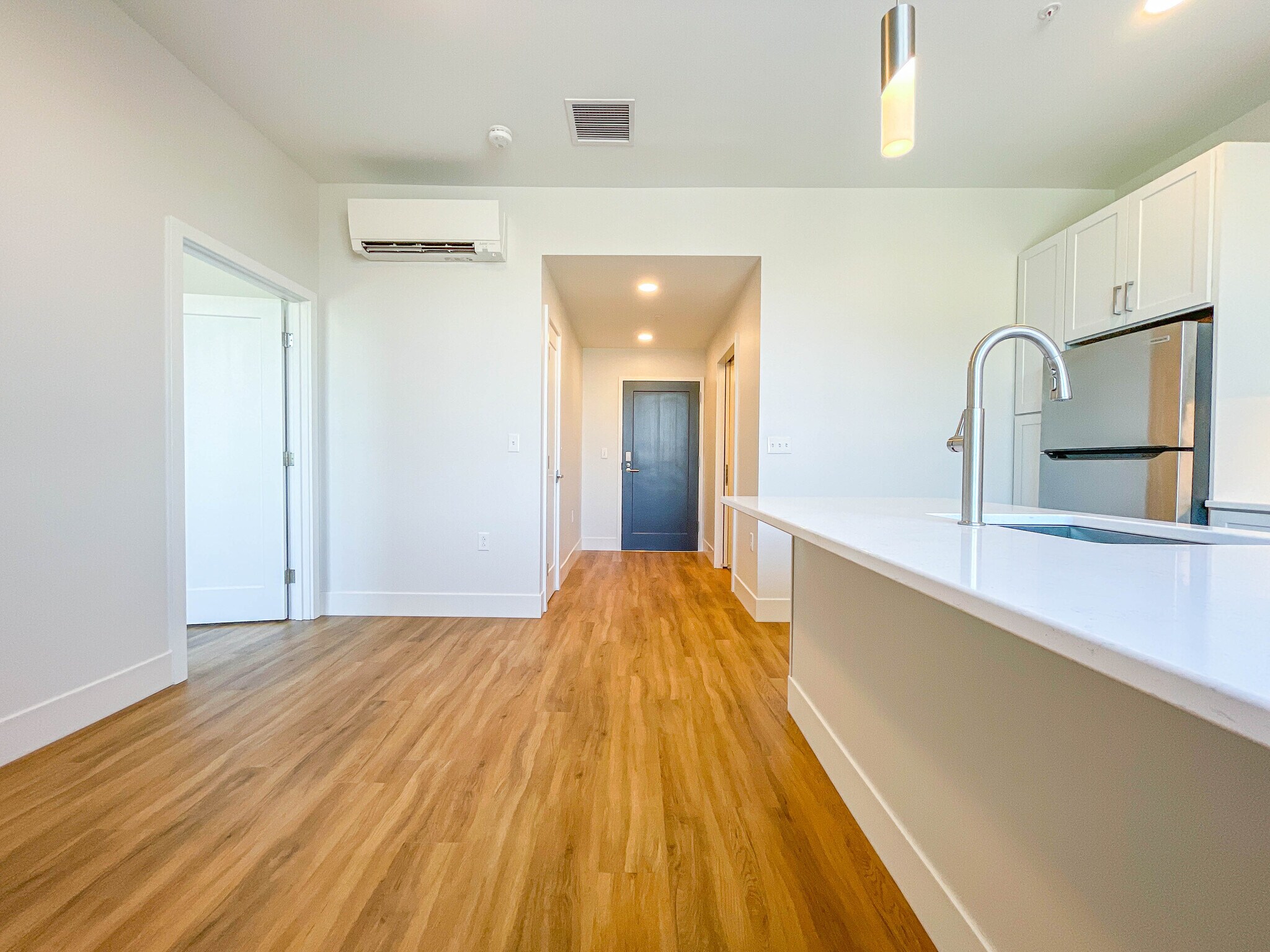 Building Photo - 5 India St