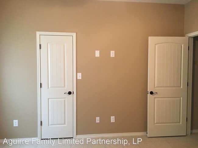 Building Photo - 2206 E Hwy 281