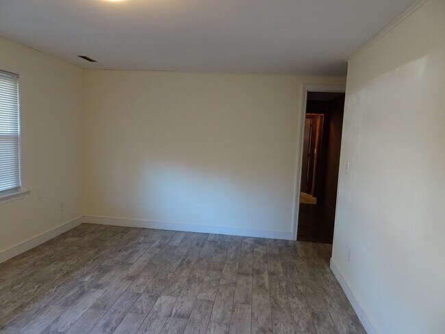 Building Photo - 2 Lantern Ln