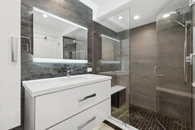 Building Photo - 300 SE 5th Ave