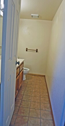 Half bathroom - 14849 Ripton Rd