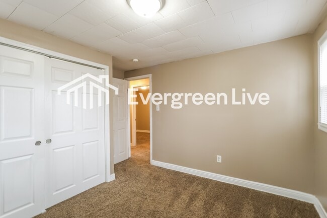 Building Photo - 107 W Leslie Ave