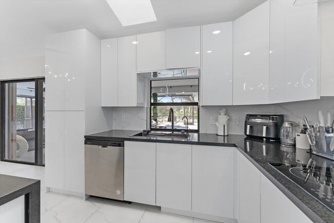 Building Photo - 13947 Geranium Pl