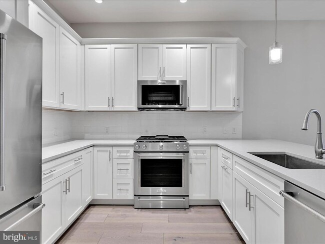 Building Photo - 575 S Goddard Blvd