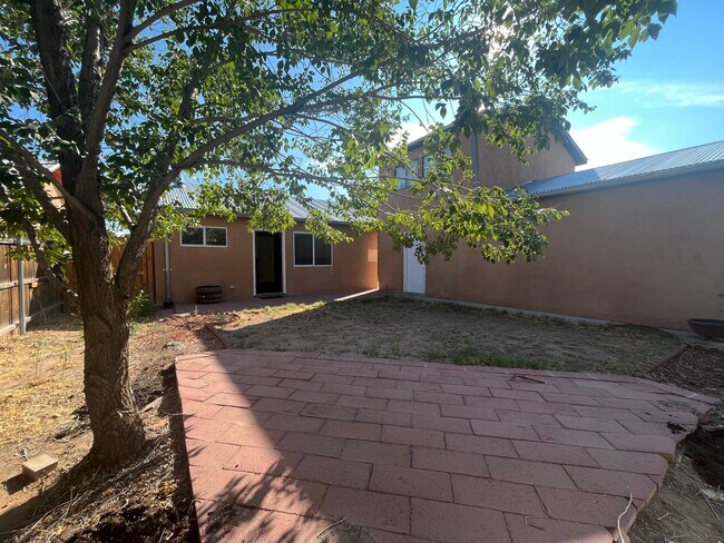 Building Photo - Pleasant 2 Bedroom 1 Bathroom Home In The Monkbridge Gardens Neighborhood!