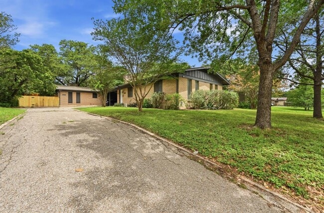 Building Photo - 8910 Little Walnut Pkwy
