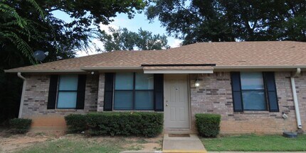 Building Photo - Whitehouse ISD -3 Bedroom, 2 Bath Duplex