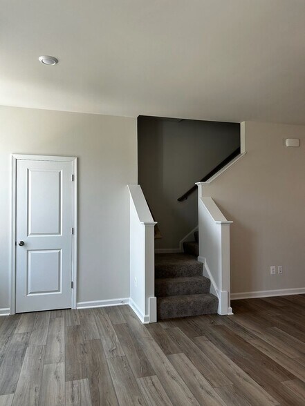 Building Photo - 8772 Whitman Dr