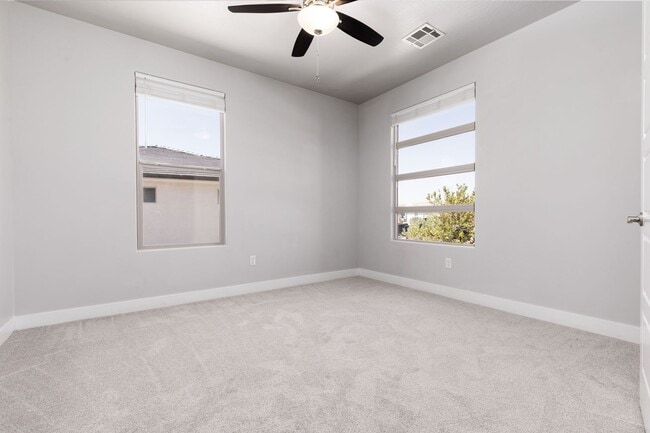 Building Photo - 6118 S Salix Wy