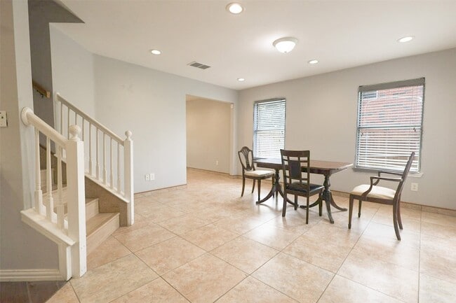 Building Photo - 815 Valleycreek Rd