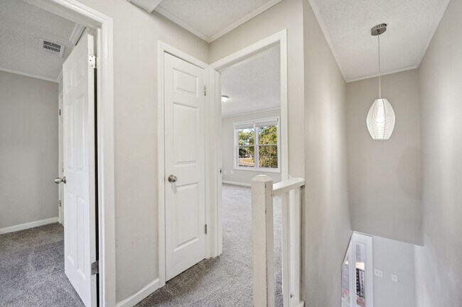 Building Photo - 16 Hayti Ln