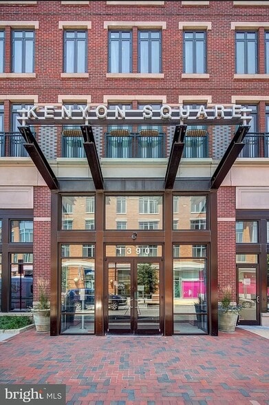 Building Photo - 1390 Kenyon St NW