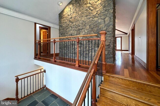 Building Photo - 19 Ridgeview Rd