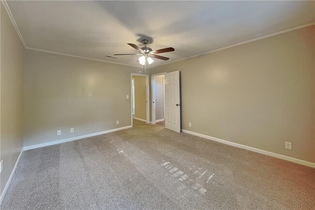 Building Photo - 5039 Wesleyan Dr