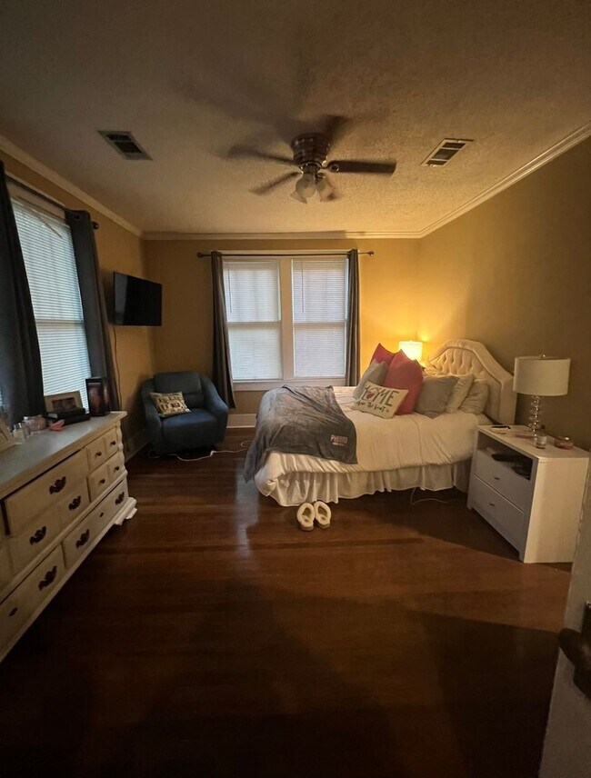 Building Photo - Jefferson Avenue