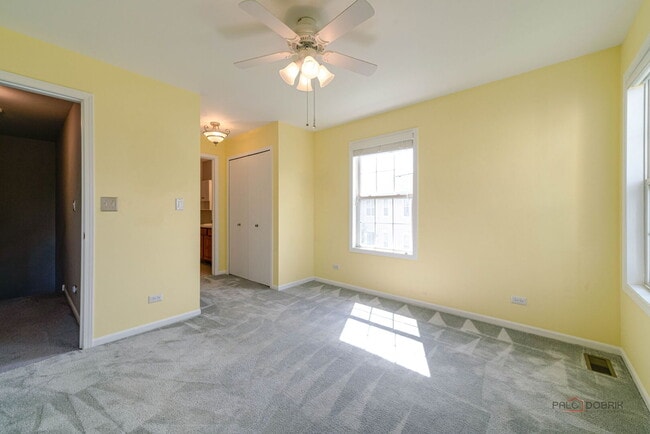 Building Photo - 1432 Hampshire Ct