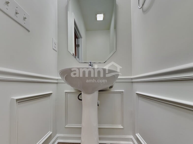 Building Photo - 9611 Cayenne Dr