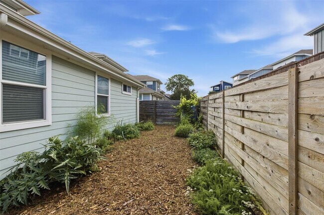 Building Photo - 7107 Mowbray St