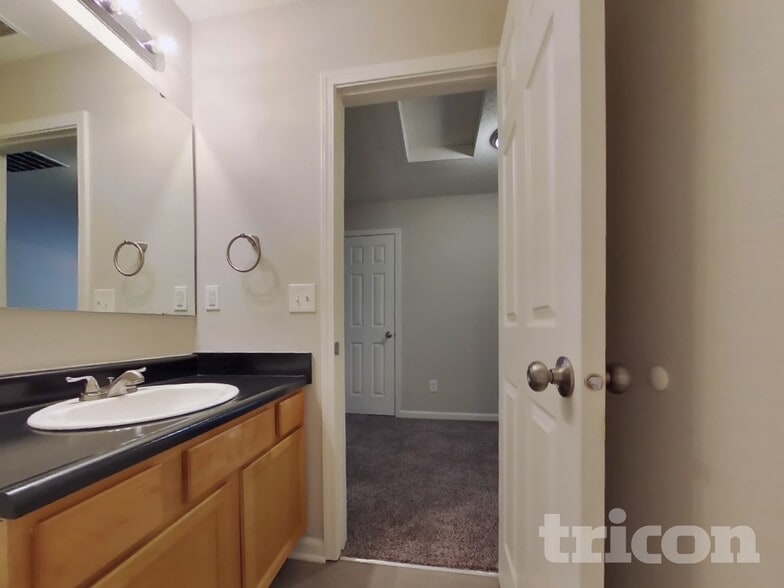 Building Photo - 594 Sun Ridge Blvd