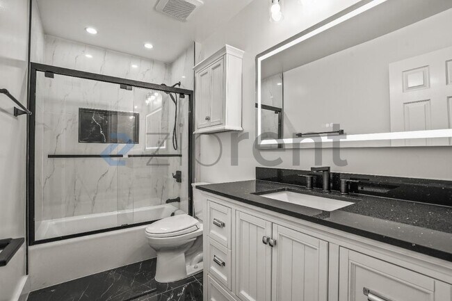 Building Photo - 16810 Picadilly Ln