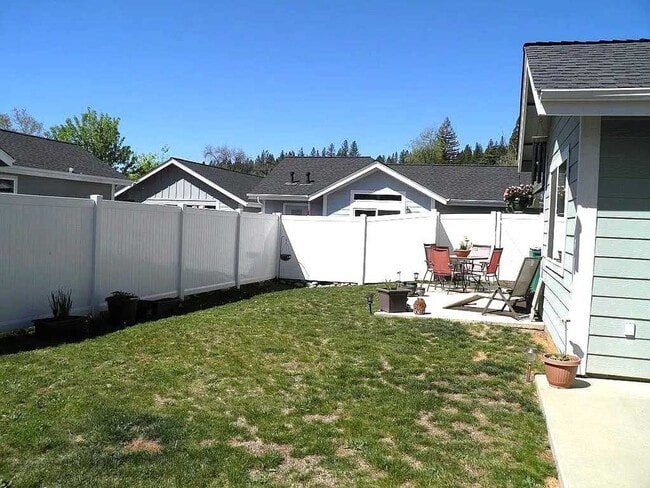 Building Photo - 2 bedroom, 2 bath in Grass Valley, CA