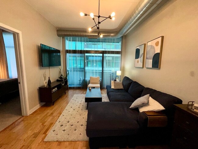 Building Photo - 660 W Wayman St