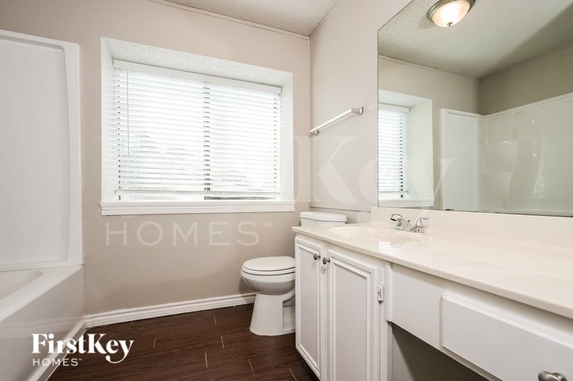 Building Photo - 911 Blewitt Dr